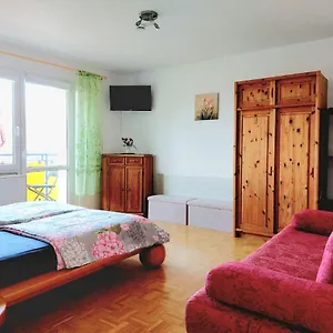 https://helles-apartment-mit-balkon-am-groen-garten-nahe-stadtzentrum.dresdenhotels.net